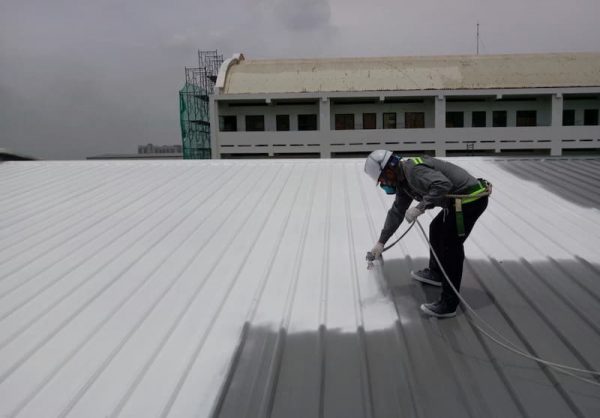 Dùng sơn chống nóng cho nhà mái tôn