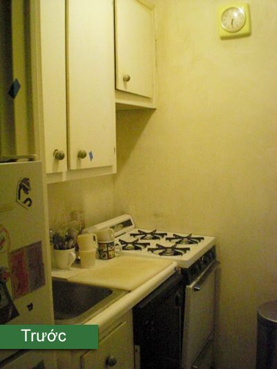 Bếp cũ là một khu tối tăm, tủ ọp ẹp, đồ dùng bỏ lung tung bên ngoài, thiếu khoa học